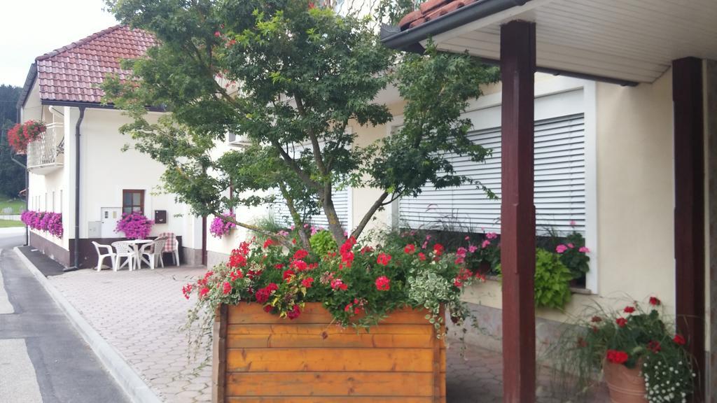 Darja Guesthouse Dob Экстерьер фото